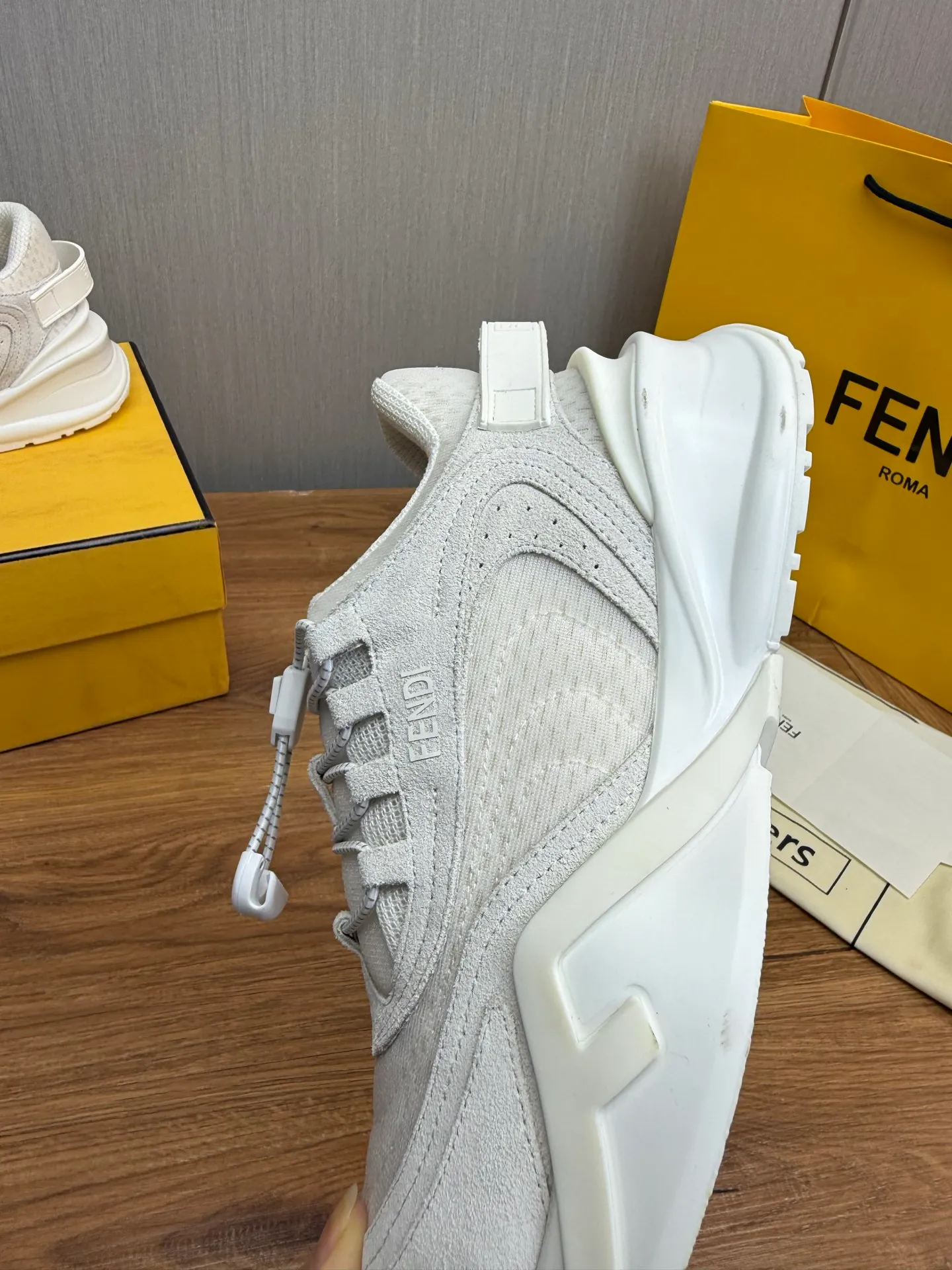 Men's men's shoes 💰560💰 Fendi [Fendi] hot style is on the market 🔥Fashionable casual men's shoes 🔱 Made of original brand fly knit fabric. Original cowhide + breathable mesh lining + sheepskin feet. Perfect shape and top quality, you deserve it 🔜Original rubber outsole, ultra-light, non-slip and wear-resistant 👣 Standard size 38-44